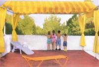 Children and Canopy, Spain